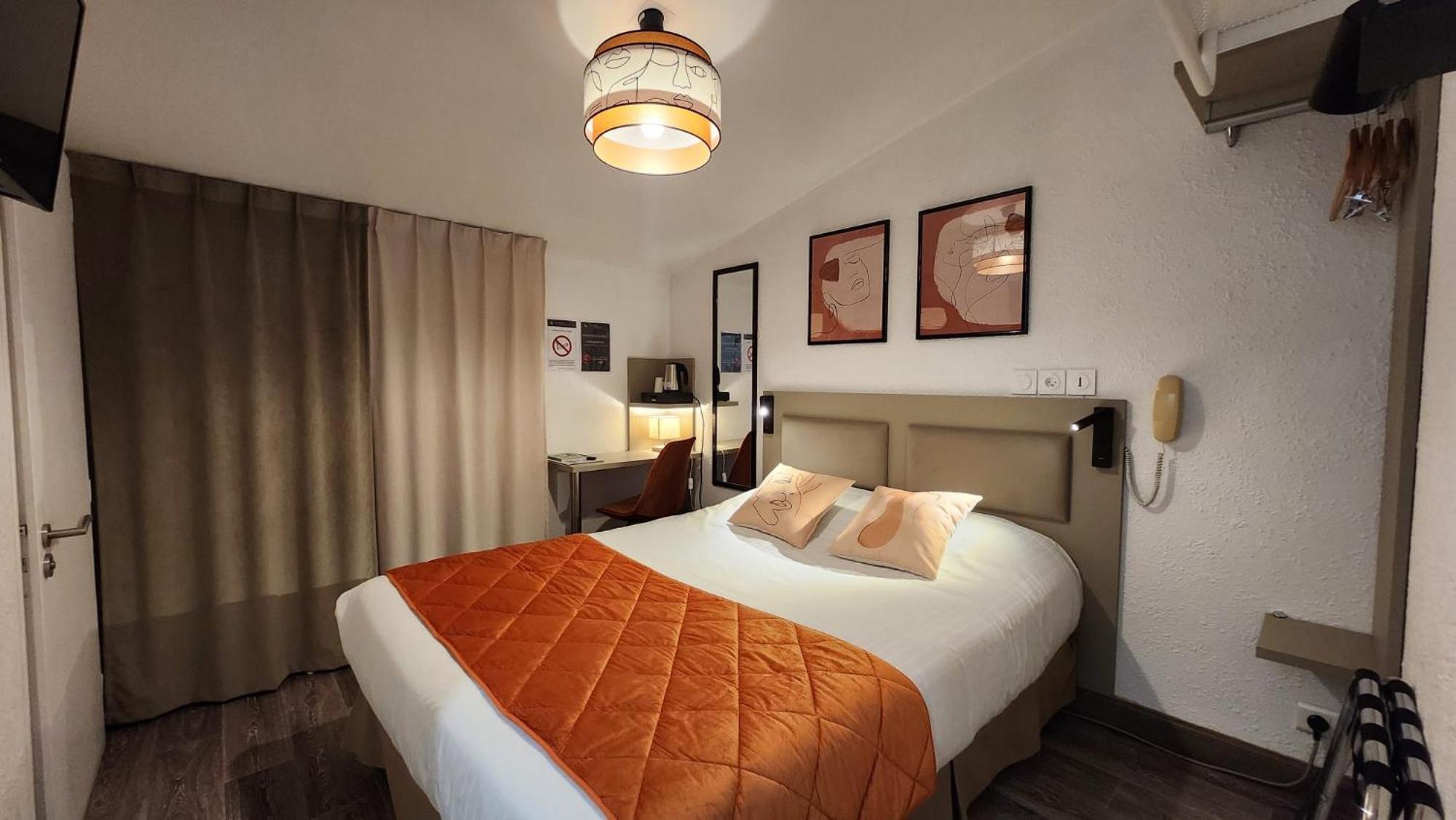 Cit'Hotel Le Cheval Blanc Cognac Centre Екстериор снимка