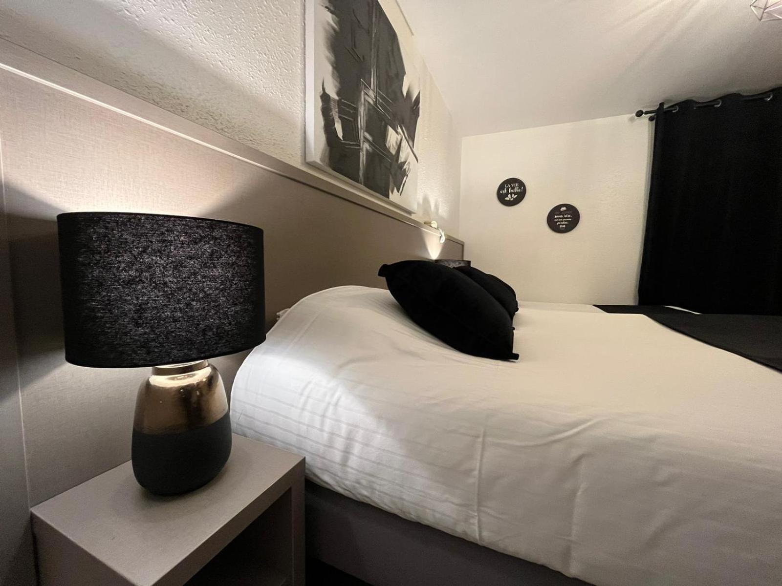 Cit'Hotel Le Cheval Blanc Cognac Centre Екстериор снимка