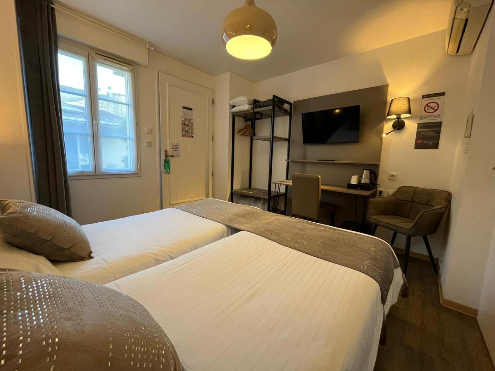 Cit'Hotel Le Cheval Blanc Cognac Centre Екстериор снимка