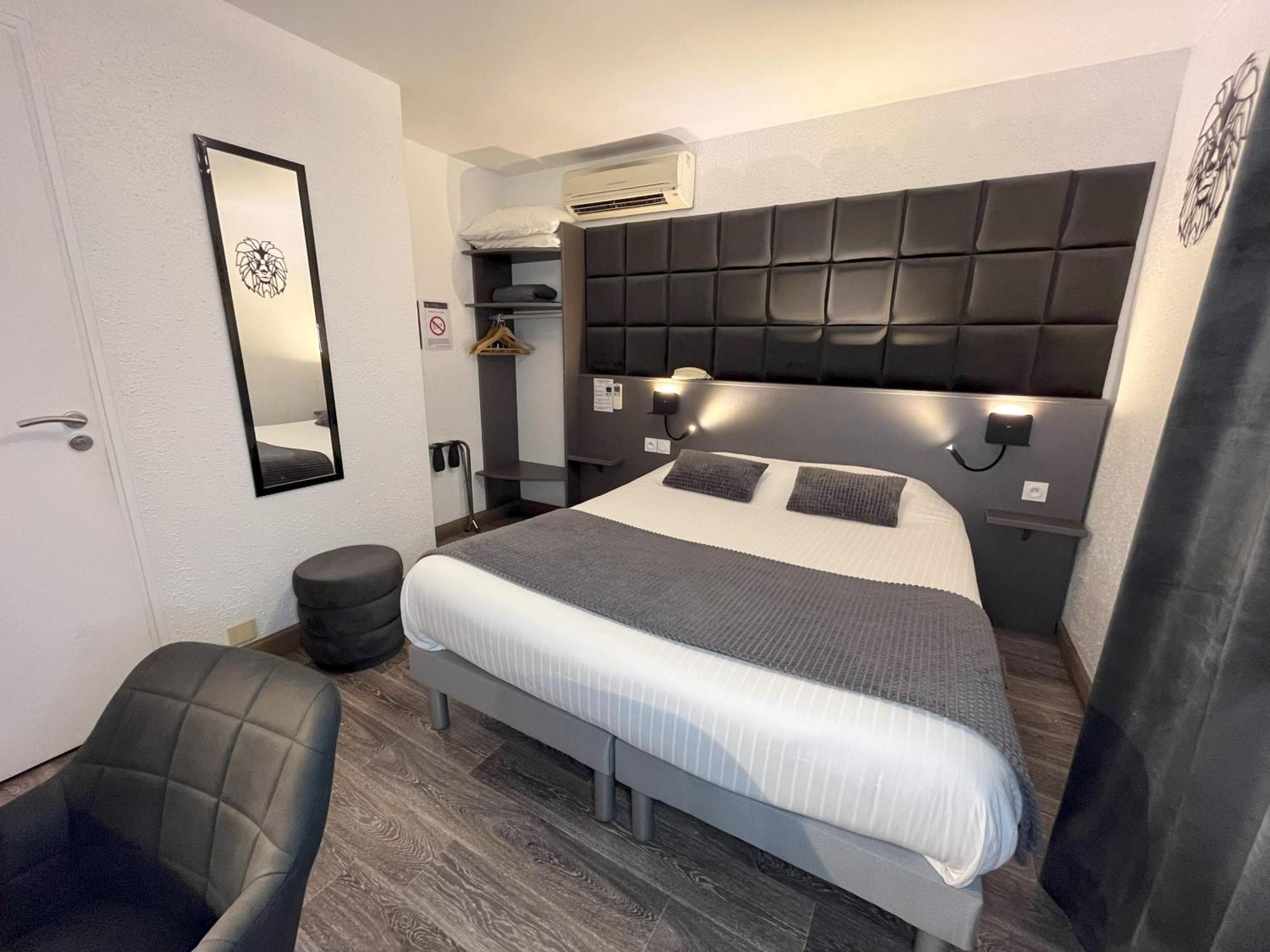 Cit'Hotel Le Cheval Blanc Cognac Centre Екстериор снимка