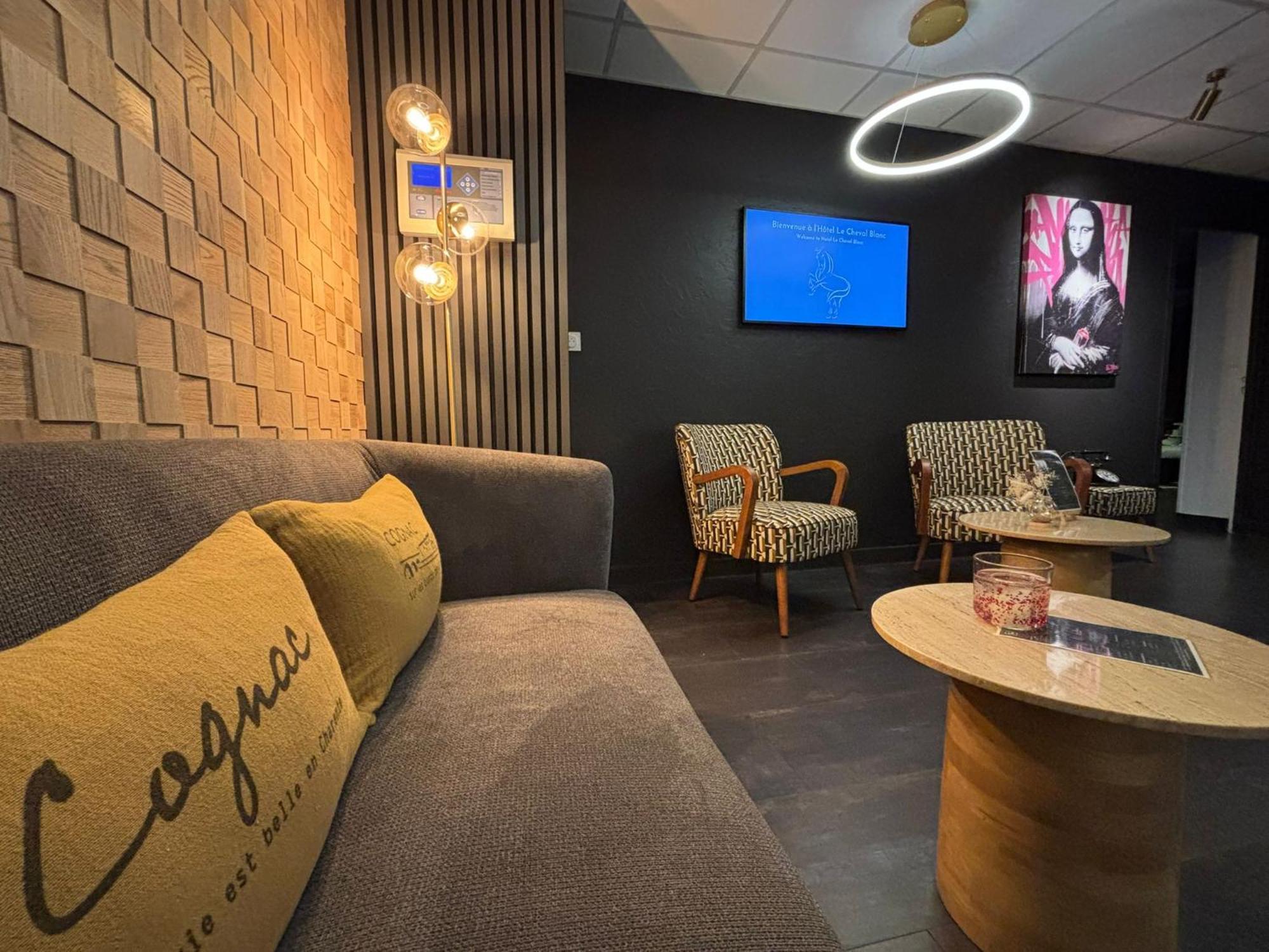 Cit'Hotel Le Cheval Blanc Cognac Centre Екстериор снимка