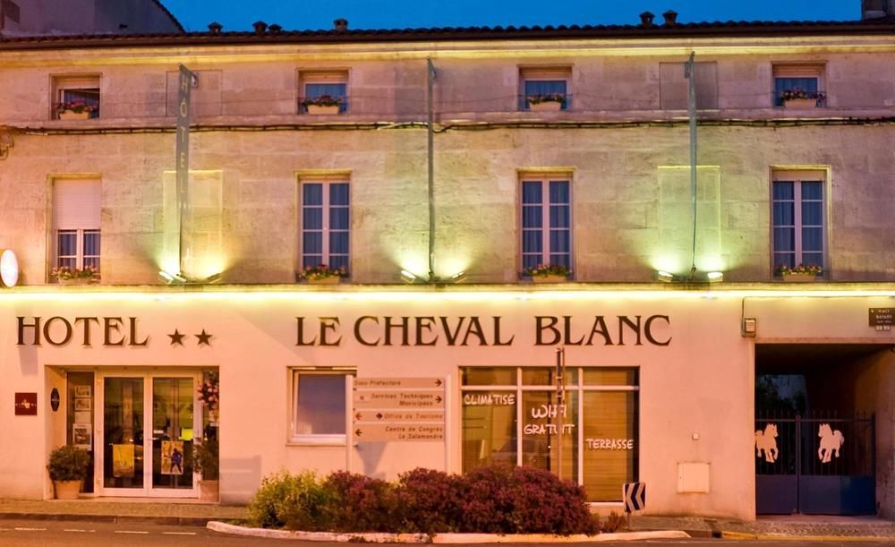 Cit'Hotel Le Cheval Blanc Cognac Centre Екстериор снимка
